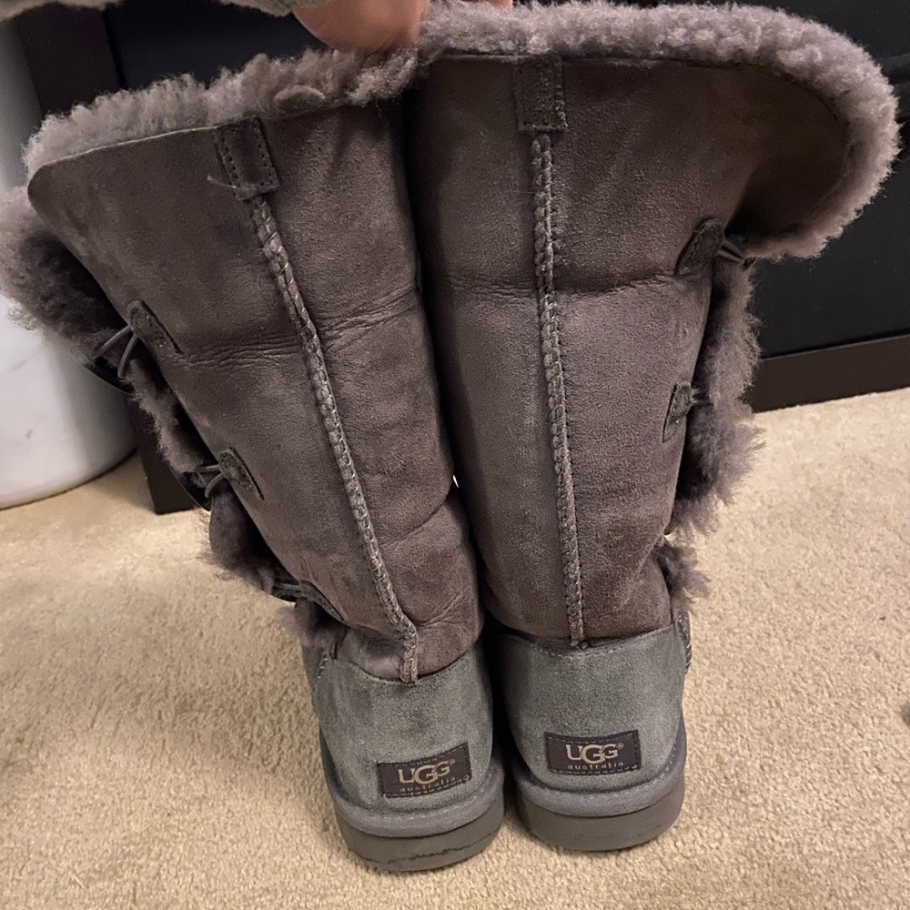 UGGS - Picture 4 of 5